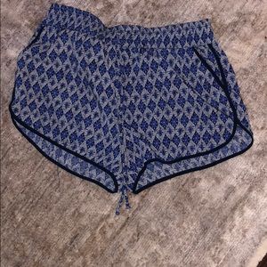 Socialite shorts with a tie